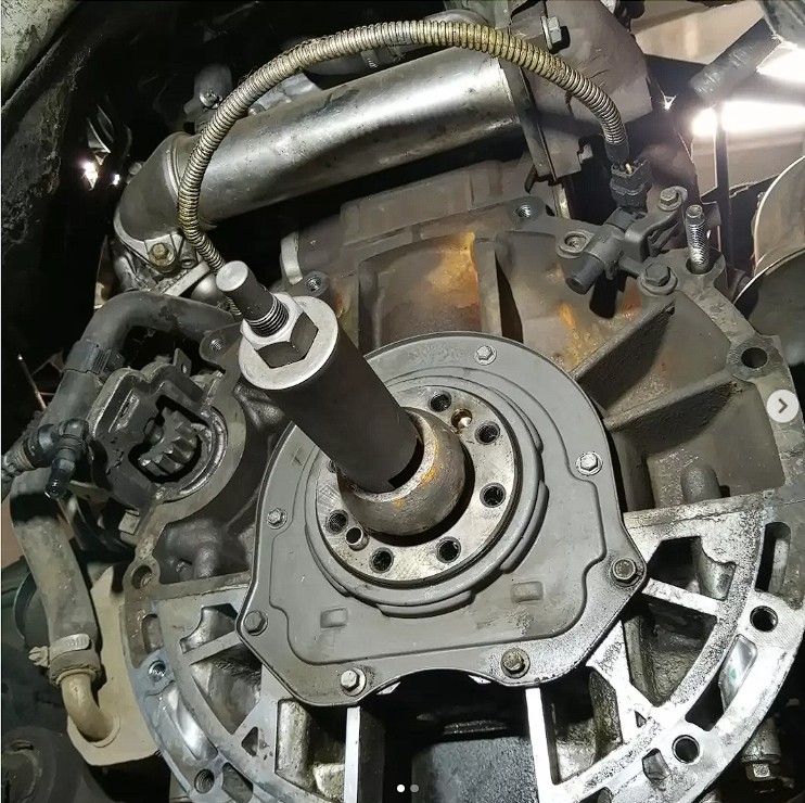 Inspección visual exhaustiva del vano motor en pauta de mantenimiento preventivo integral